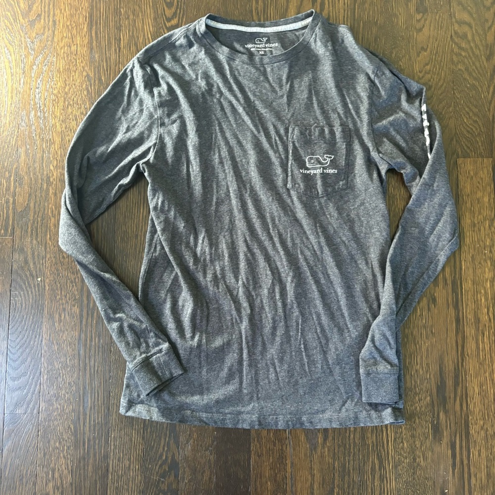 Vineyard Vines Shirt Mens Extra Small XS Navy Gray Crewneck Spell Out Whale Logo